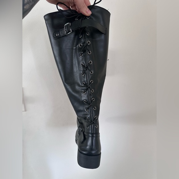 Black zipper up boots with lace up back - Picture 2 of 3